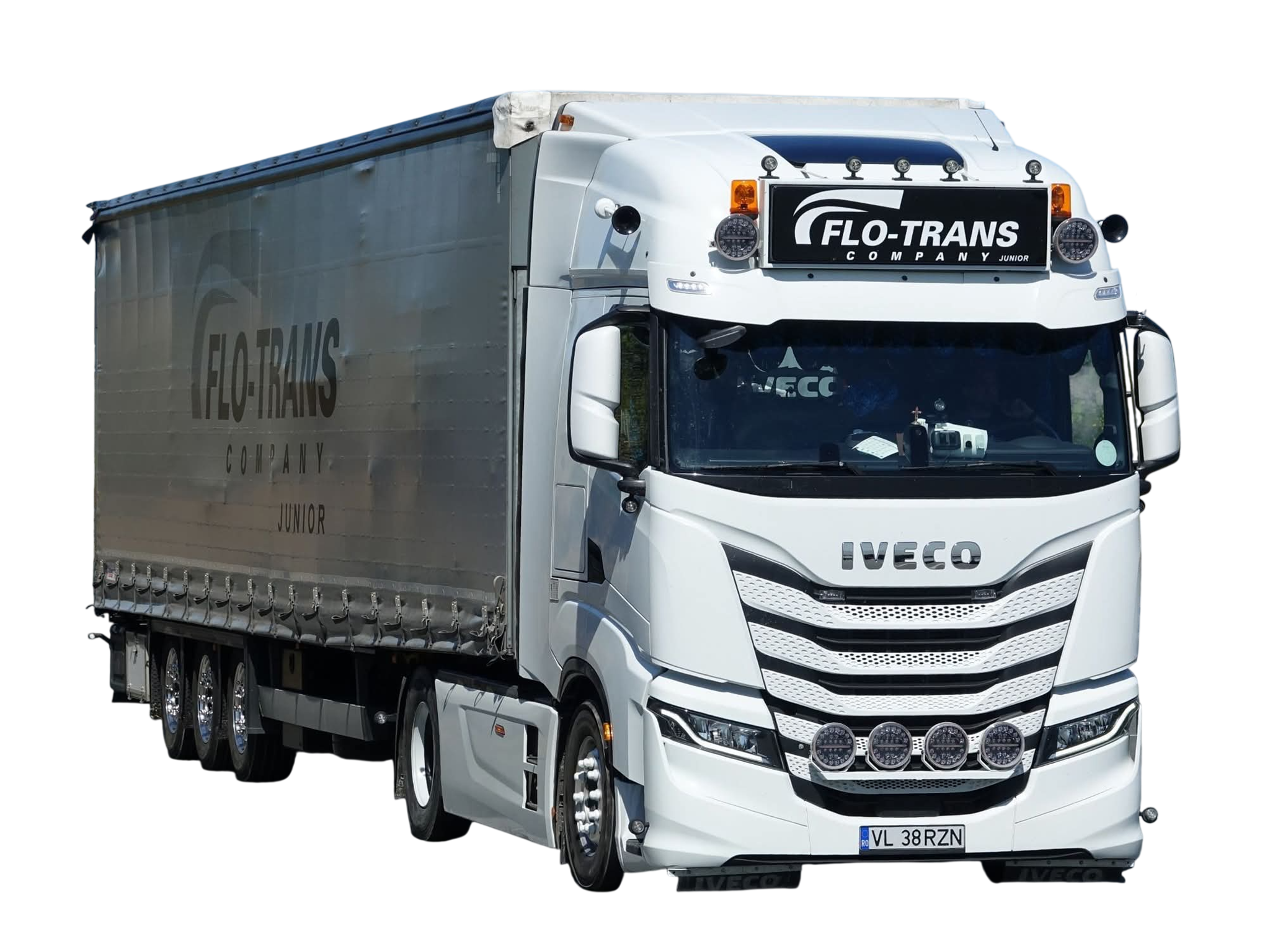 Camion Iveco de ultima generatie si semi-remorca fotografiate pe autostrada in Franta
